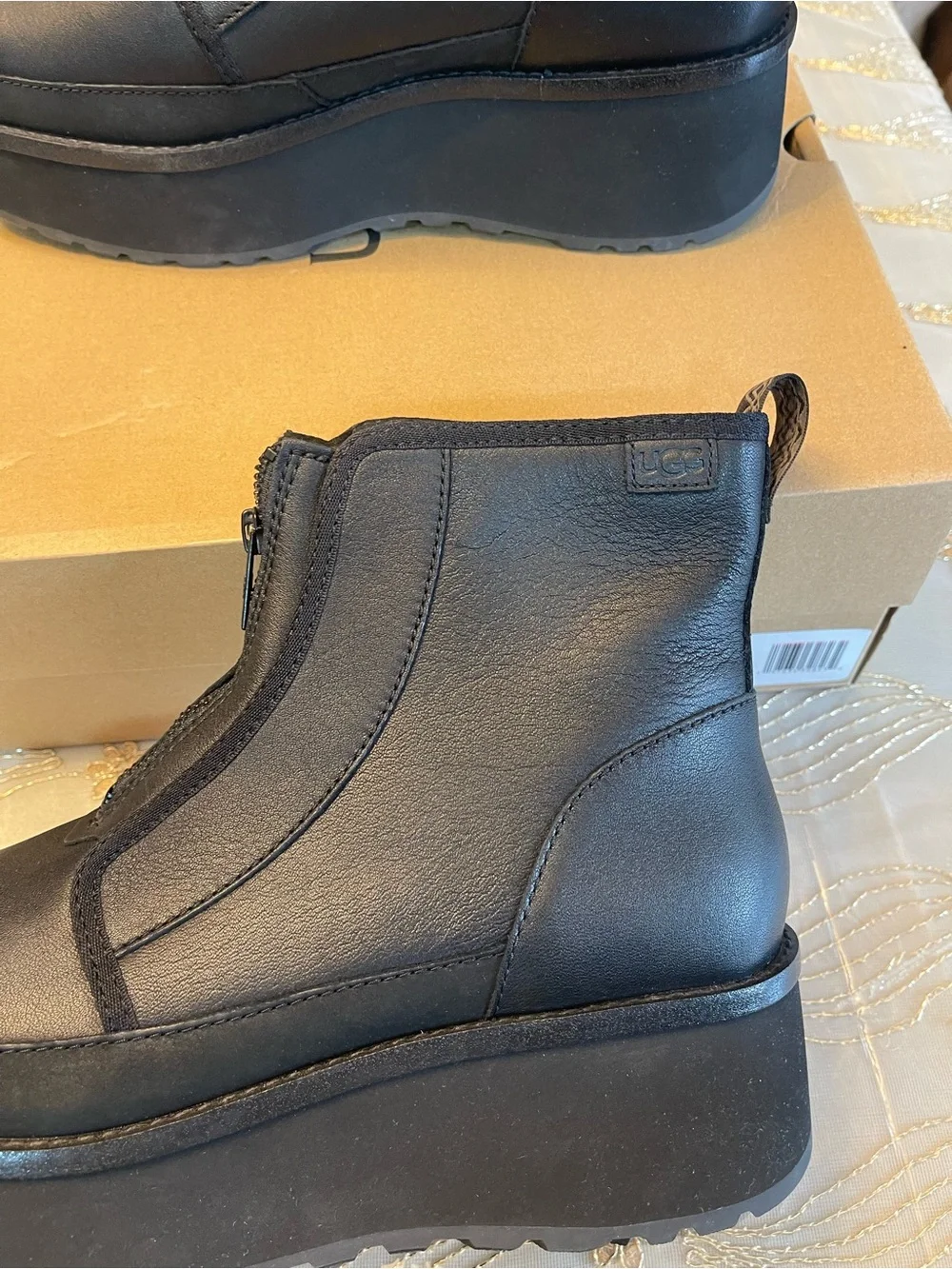 UGG exposed zips